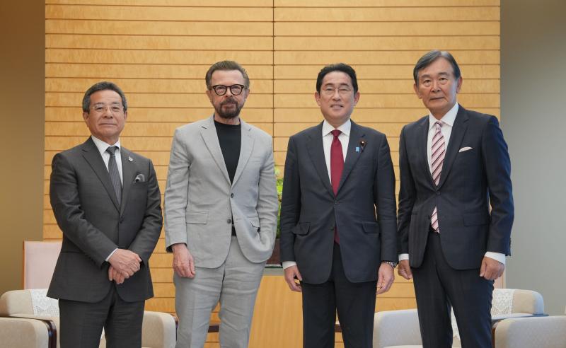 Group photo of GEN Tetsuya, ULVAEUS Björn, KISHIDA Fumio and TOKURA Shunichi 